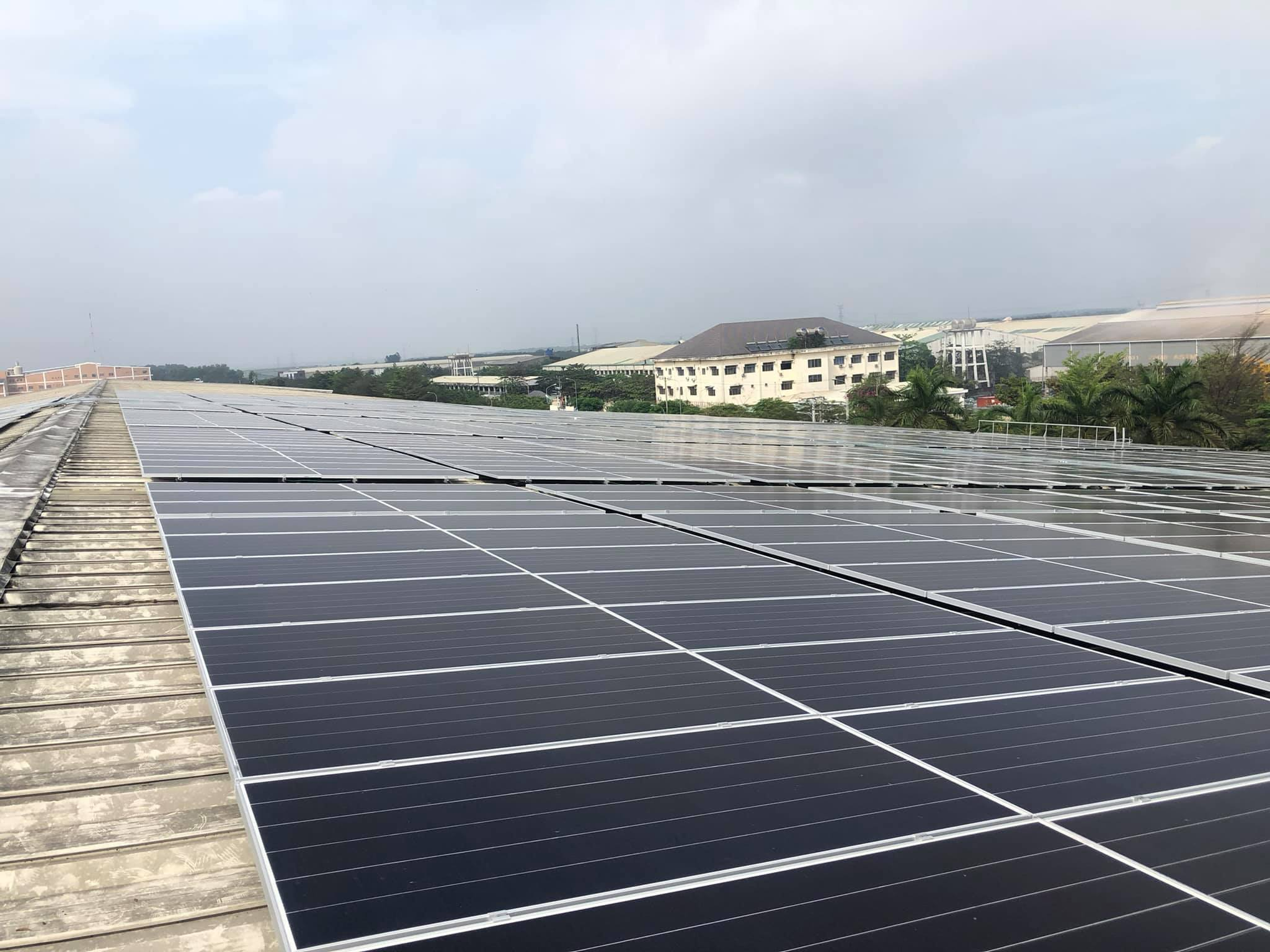 DỰ ÁN ĐIỆN MẶT TRỜI ÁP MÁI 996 kWp – NHÀ MÁY KHO NGOẠI QUAN SỐ 02 (CÔNG TY CP LOGISTICS U&I)
