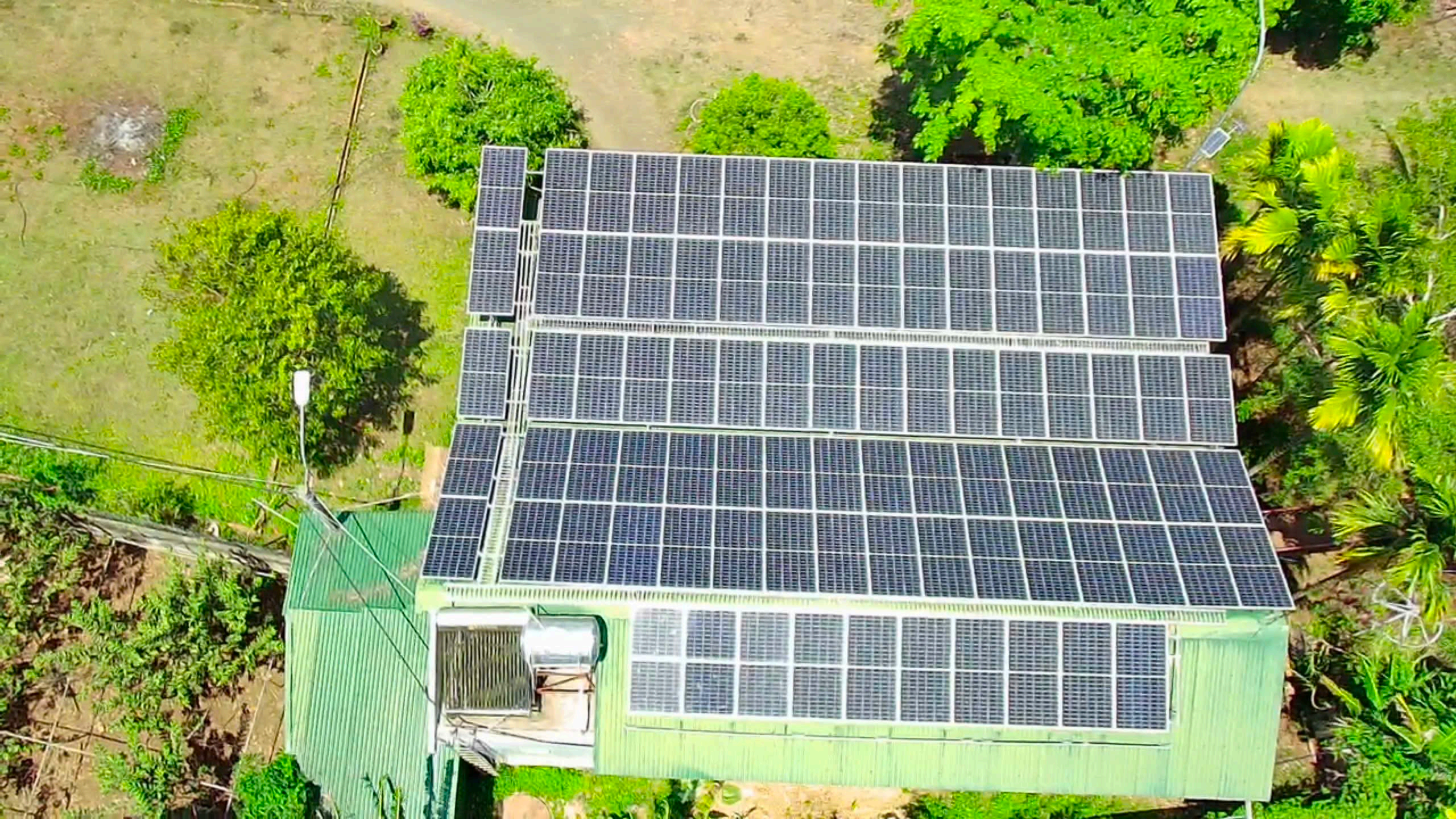 DỰ ÁN ĐIỆN MẶT TRỜI ÁP MÁI 300 kWp – TRANG TRẠI GÀ GIỐNG ANH TRƯỜNG (THẠCH THÀNH – THANH HÓA) – THÁNG 8/2020