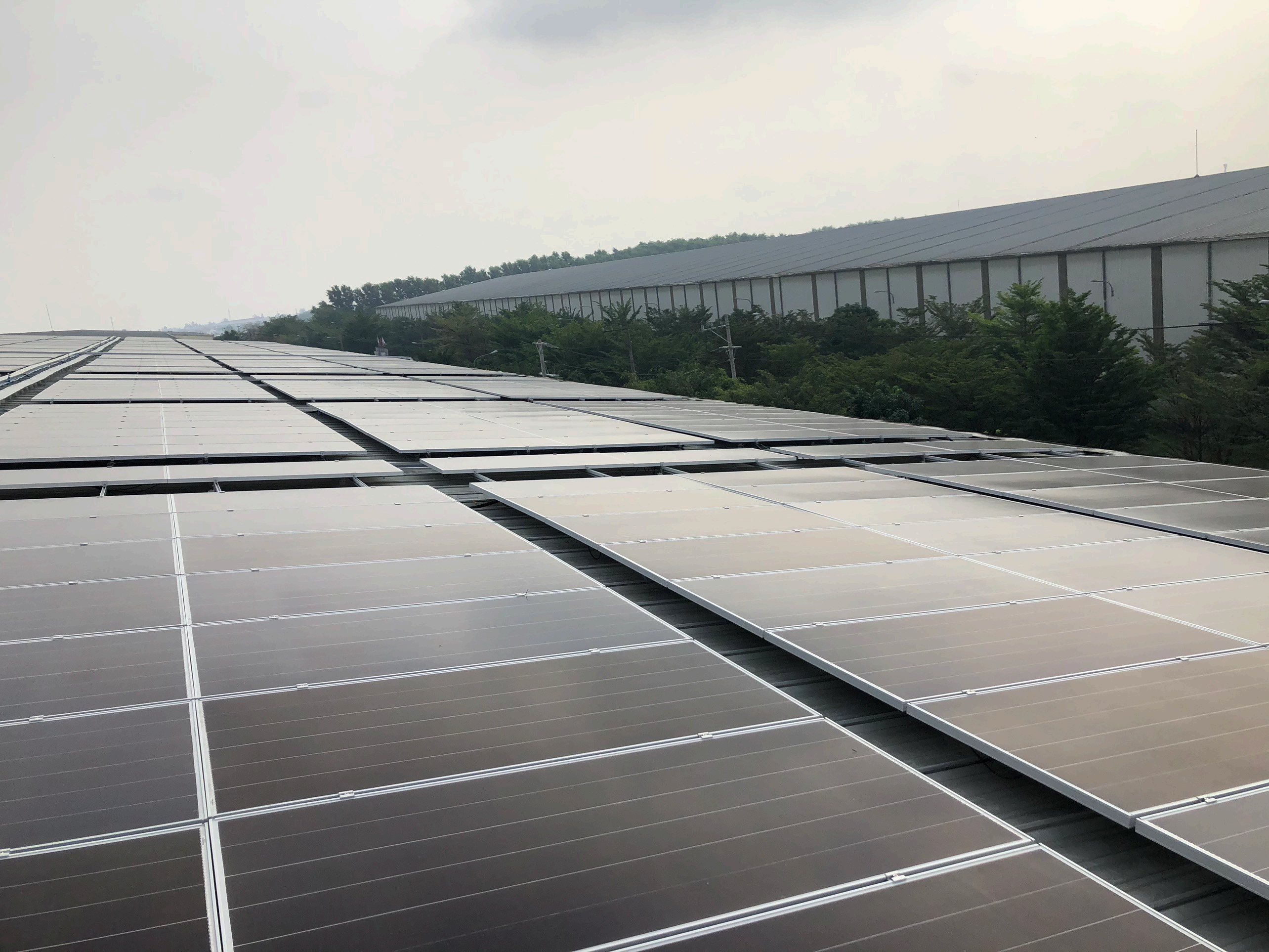 DỰ ÁN ĐIỆN MẶT TRỜI ÁP MÁI 998 kWp – NHÀ MÁY KHO NGOẠI QUAN SỐ 04 (CÔNG TY CP LOGISTICS U&I)
